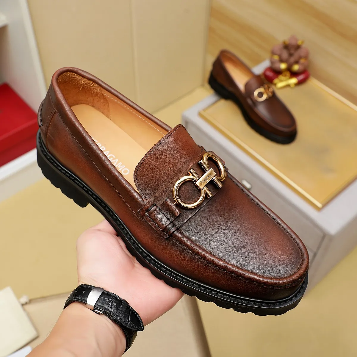 Men's shoes 💰440 Ferragamo [Ferragamo] top imported suit men's shoes 💯Original copy of the official website, product materials: selected imported embossed calfskin + luxury hardware buckle accessories ~ imported water-dyed cow 🐂 leather lining. Strong three-dimensional visual effect, original combination outsole, multiple colors available😘 Size: 39-44 (38.45.46. Customized)